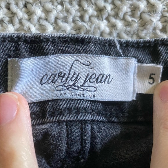Carly Jean Los Angeles Cropped Black Jeans - Picture 4 of 6